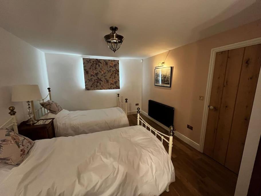 Byre - Farm Cottage On 9 Acre Equestrian Small Holding Salisbury Extérieur photo